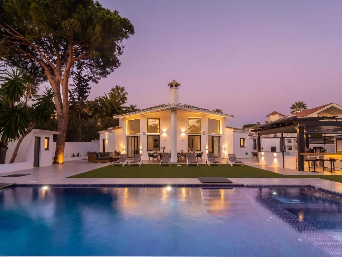 Villa In Las Chapas Playa With Private Heated Pool Marbella