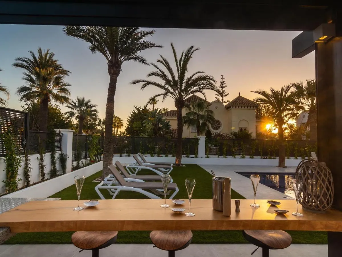 Villa In Las Chapas Playa With Private Heated Pool Marbella