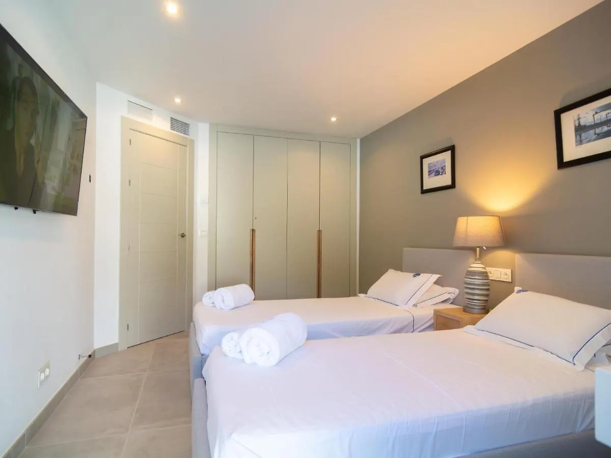 Villa In Las Chapas Playa With Private Heated Pool Marbella